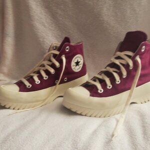 Converse Chuck Taylor All Star Lugged 2.0 High Tops. Mystic Orchid. Women 8